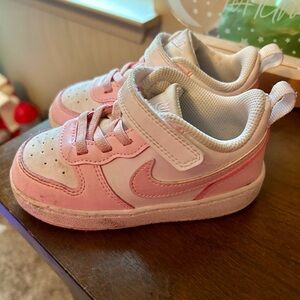 Nike Court Borough shoes